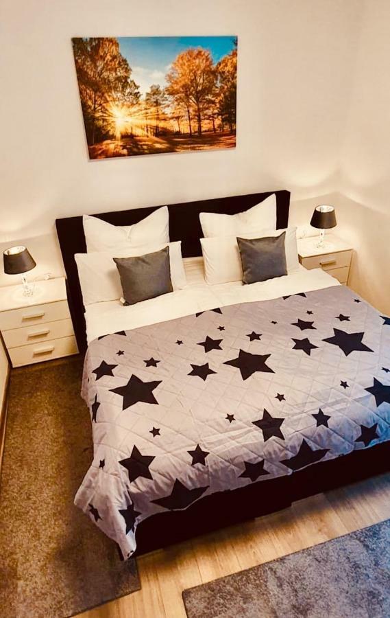 Apartament Comfort Primaverii Ришнов Екстер'єр фото