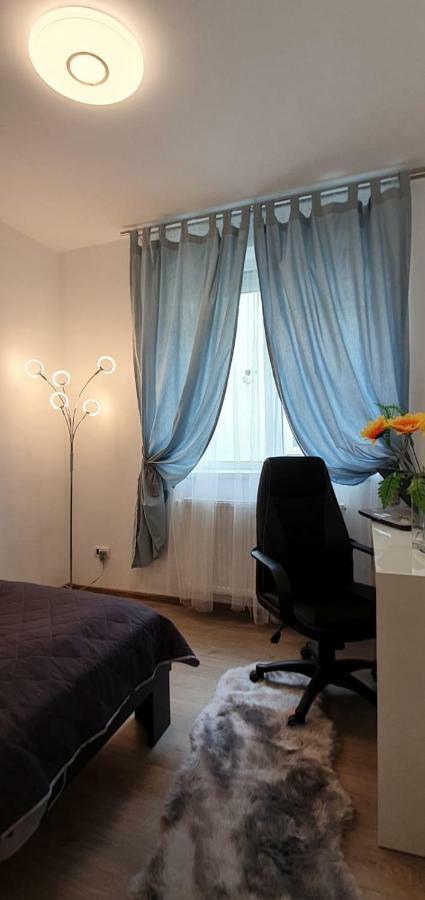 Apartament Comfort Primaverii Ришнов Екстер'єр фото