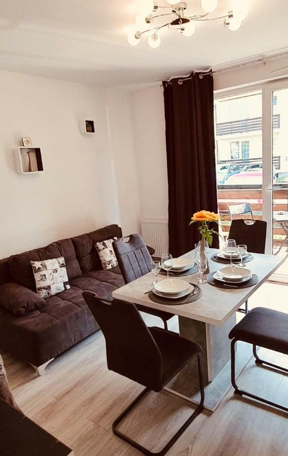 Apartament Comfort Primaverii Ришнов Екстер'єр фото